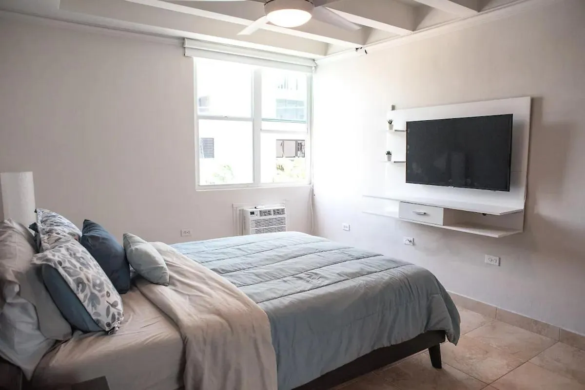 Beach Front 2 Bedroom 1 Bathroom Apt. 圣胡安 公寓